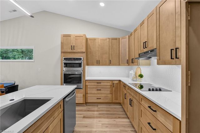 105 Bridlewood Avenue, High Point, NC 27265