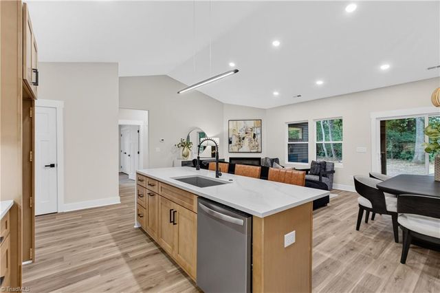105 Bridlewood Avenue, High Point, NC 27265