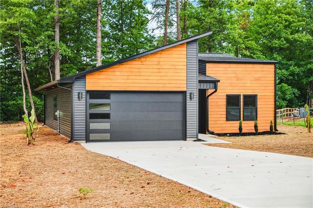 105 Bridlewood Avenue, High Point, NC 27265