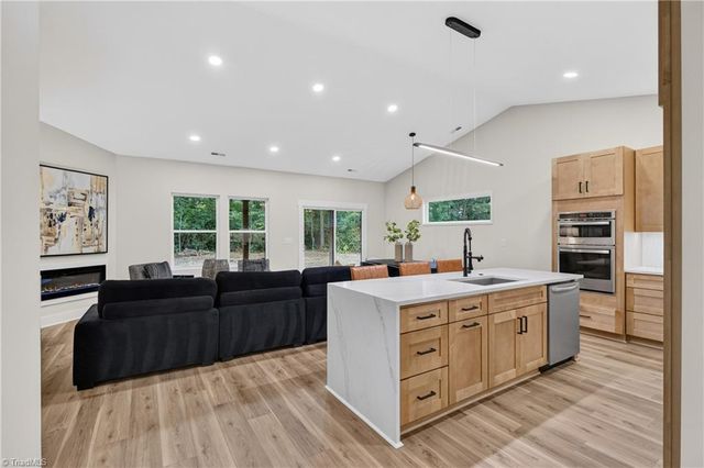 105 Bridlewood Avenue, High Point, NC 27265
