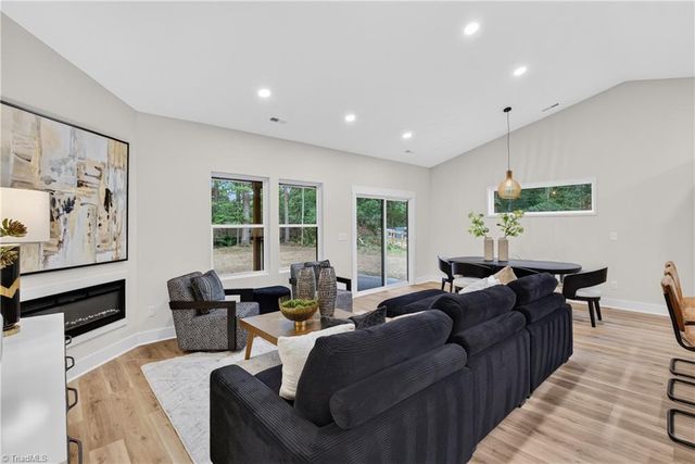105 Bridlewood Avenue, High Point, NC 27265