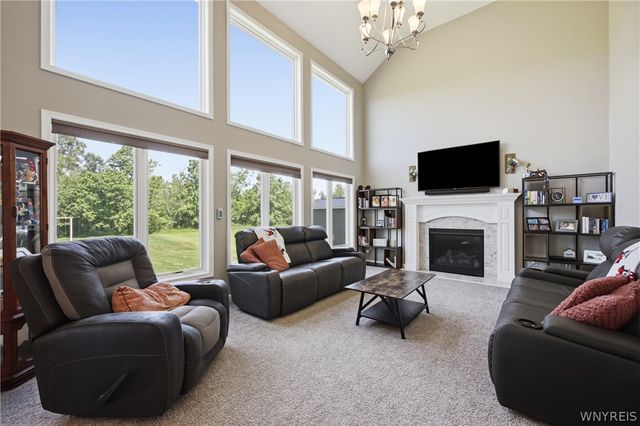 33 Hidden Meadow Crossing, Lancaster, NY 14086