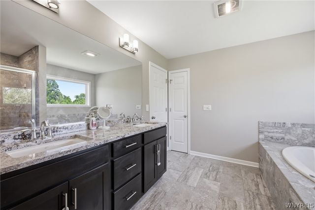33 Hidden Meadow Crossing, Lancaster, NY 14086
