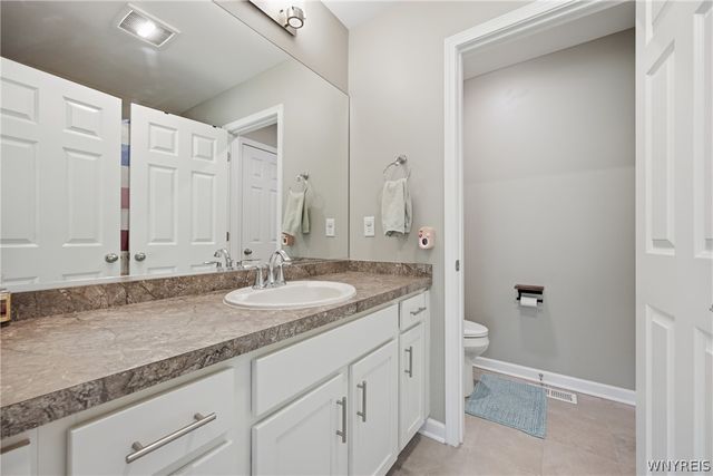 33 Hidden Meadow Crossing, Lancaster, NY 14086