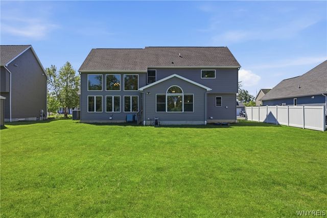 33 Hidden Meadow Crossing, Lancaster, NY 14086