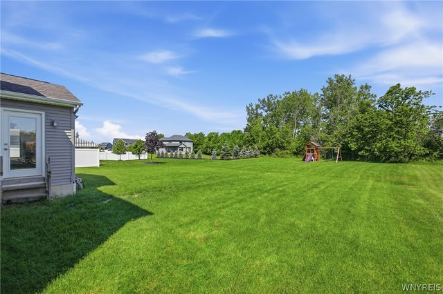 33 Hidden Meadow Crossing, Lancaster, NY 14086