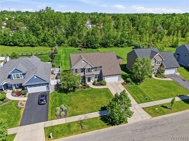 33 Hidden Meadow Crossing, Lancaster, NY 14086