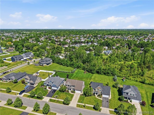 33 Hidden Meadow Crossing, Lancaster, NY 14086