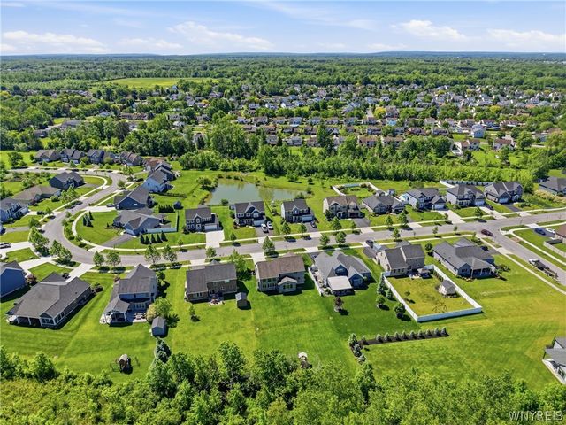 33 Hidden Meadow Crossing, Lancaster, NY 14086