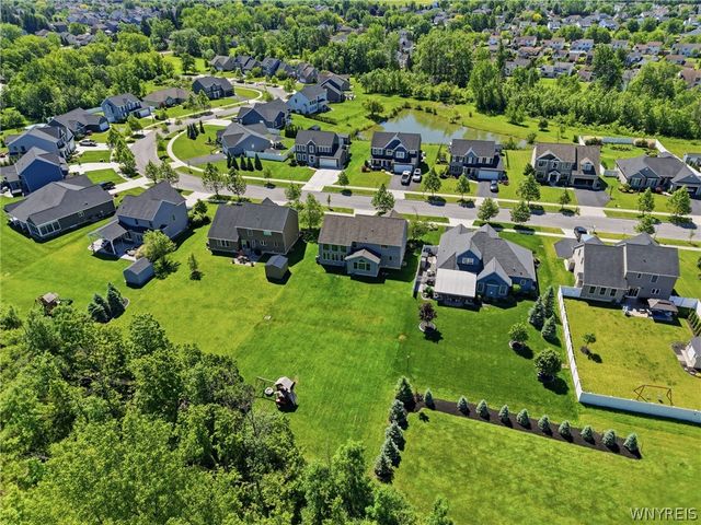 33 Hidden Meadow Crossing, Lancaster, NY 14086