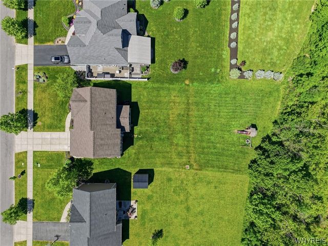 33 Hidden Meadow Crossing, Lancaster, NY 14086