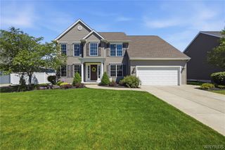 33 Hidden Meadow Crossing, Lancaster, NY 14086