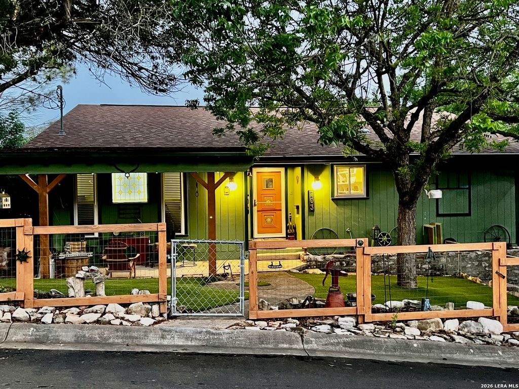 703 TANGLEWOOD LN, Kerrville, TX 78028