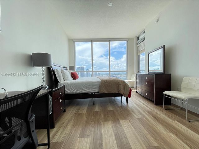 1750 N Bayshore Dr 5614, Miami, FL 33132