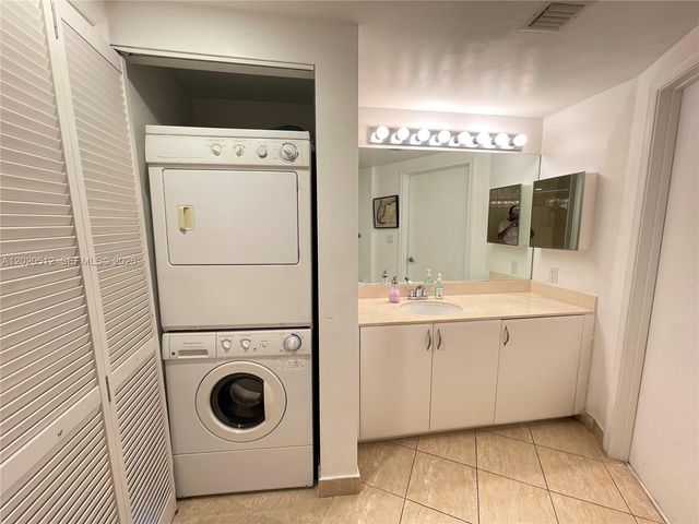1750 N Bayshore Dr 5614, Miami, FL 33132