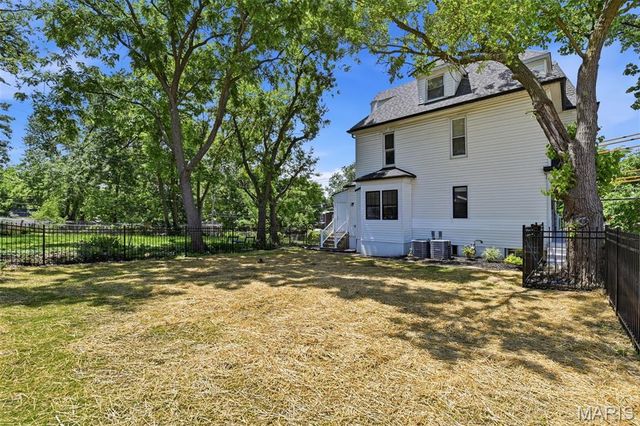 5816 Reber Place, St Louis, MO 63139