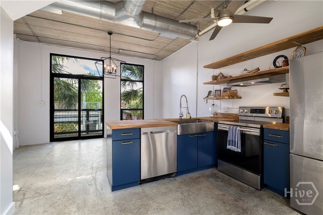 2406 De Soto Avenue B, Savannah, GA 31401