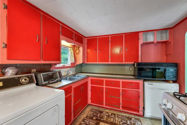 14 Belmont Street, Salem, NH 03079