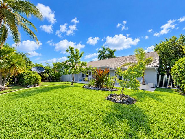 492 NW 162nd Avenue NW, Pembroke Pines, FL 33028