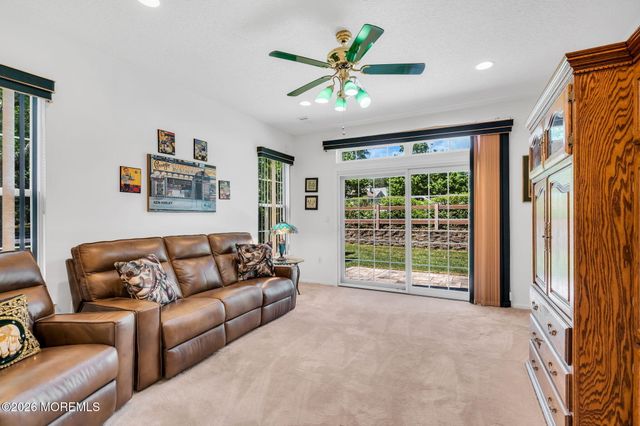 29 Greenways Lane, Lakewood, NJ 08701
