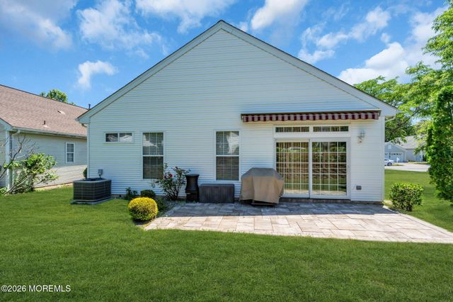 29 Greenways Lane, Lakewood, NJ 08701