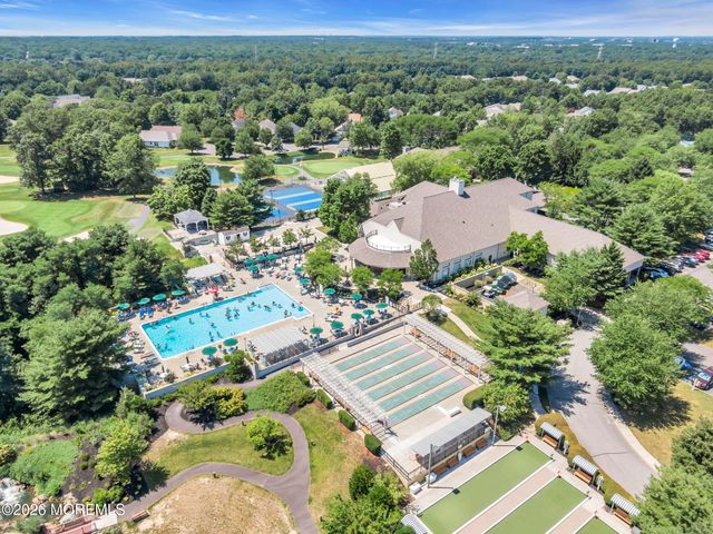 29 Greenways Lane, Lakewood, NJ 08701