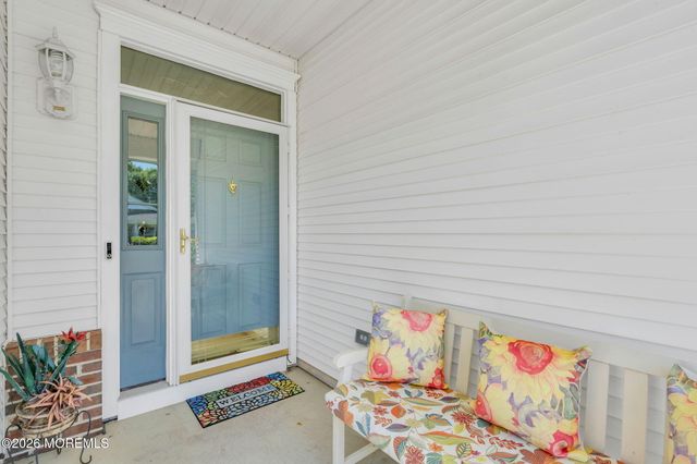 29 Greenways Lane, Lakewood, NJ 08701