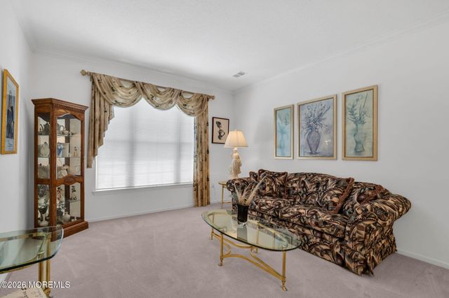 29 Greenways Lane, Lakewood, NJ 08701