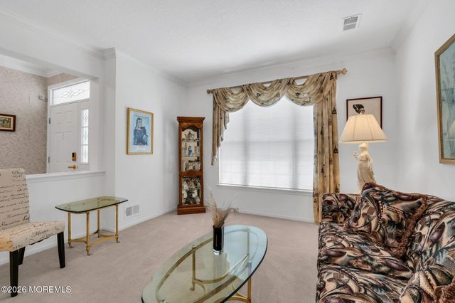 29 Greenways Lane, Lakewood, NJ 08701