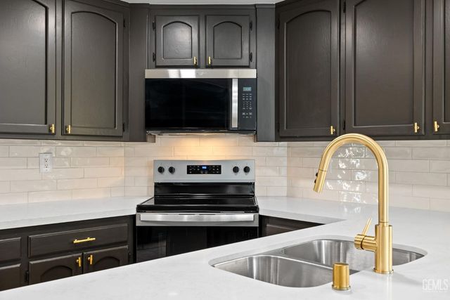 5218 Hollis Street, Bakersfield, CA 93308