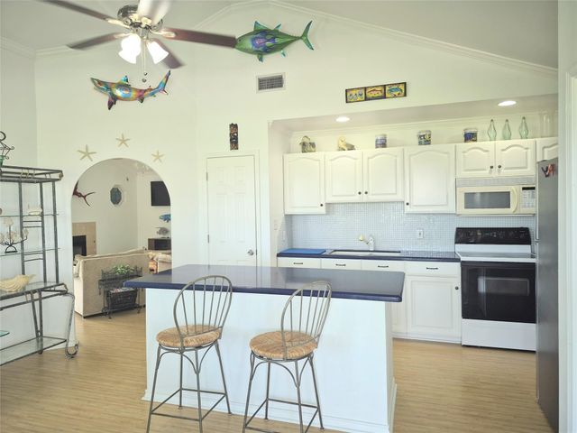 953 Sea Breeze, Crystal Beach, TX 77650