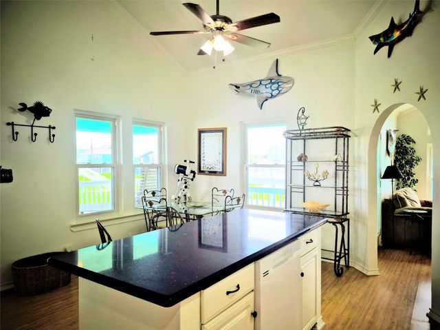 953 Sea Breeze, Crystal Beach, TX 77650