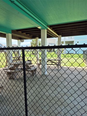 953 Sea Breeze, Crystal Beach, TX 77650