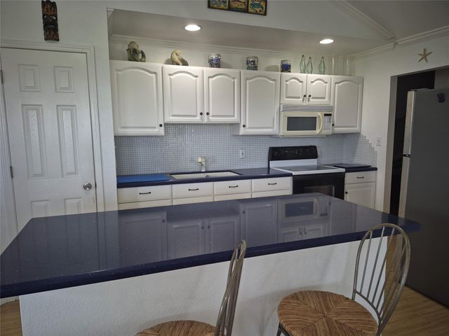 953 Sea Breeze, Crystal Beach, TX 77650