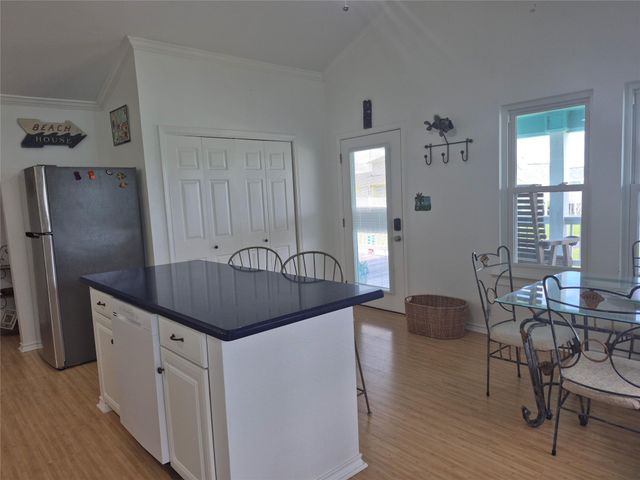 953 Sea Breeze, Crystal Beach, TX 77650