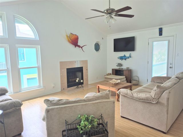 953 Sea Breeze, Crystal Beach, TX 77650