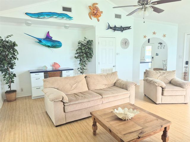 953 Sea Breeze, Crystal Beach, TX 77650