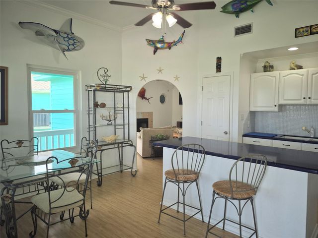 953 Sea Breeze, Crystal Beach, TX 77650
