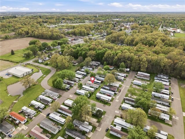 18 Oakwood Drive, Beloit, OH 44609