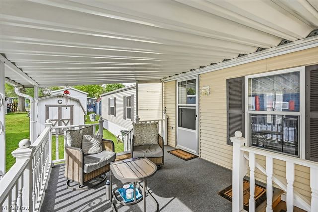 18 Oakwood Drive, Beloit, OH 44609