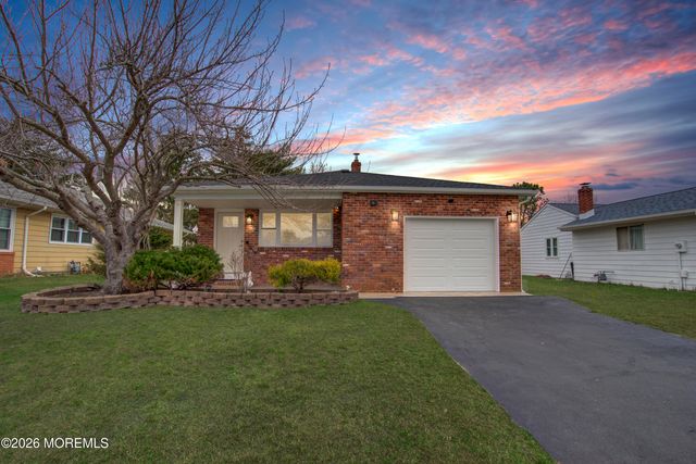 9 Port Royal Drive, Toms River, NJ 08757