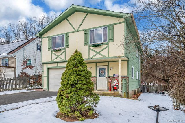 244 Lakeside Trail, Ridge, NY 11961