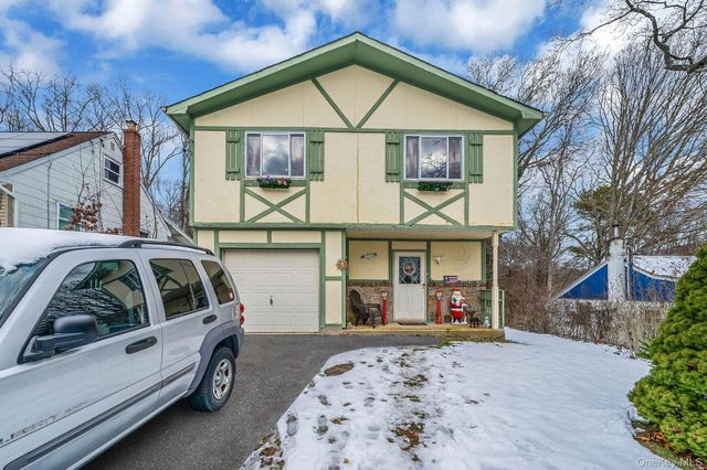 244 Lakeside Trail, Ridge, NY 11961