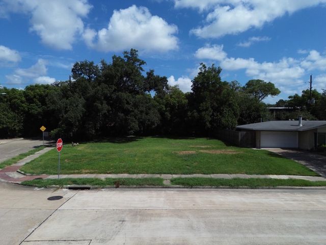 5346 Schumacher Ln, Houston, TX 77056