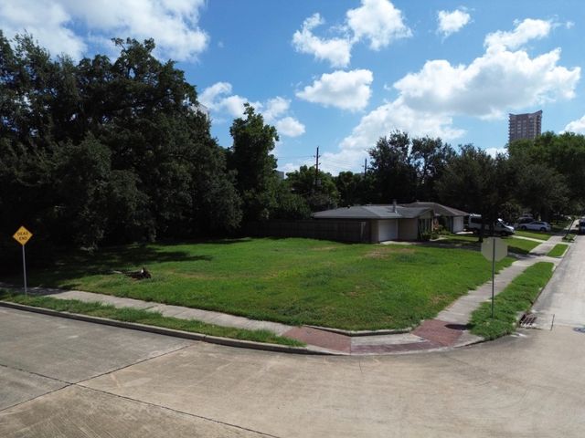 5346 Schumacher Ln, Houston, TX 77056