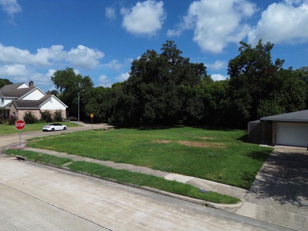 5346 Schumacher Ln, Houston, TX 77056
