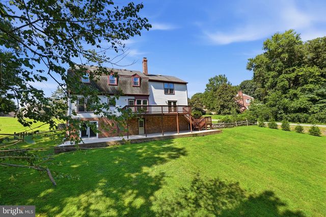 4 WALL, Fredericksburg, VA 22405