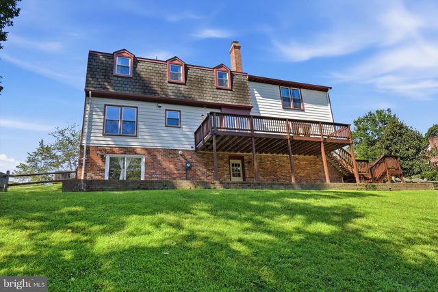 4 WALL, Fredericksburg, VA 22405