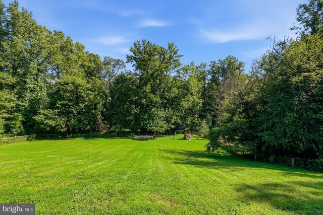 4 WALL, Fredericksburg, VA 22405
