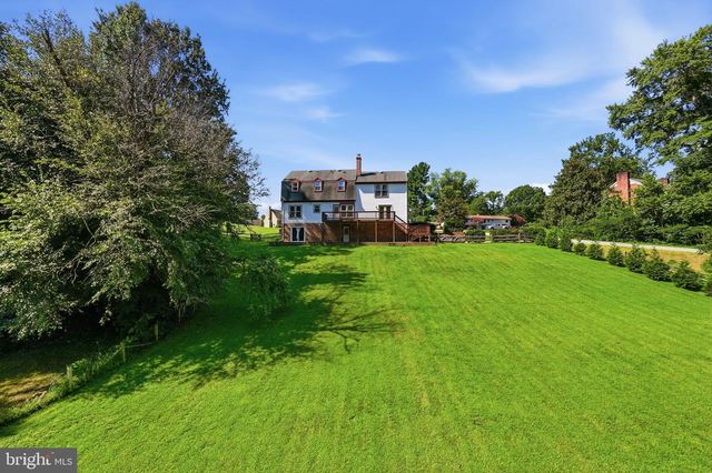 4 WALL, Fredericksburg, VA 22405